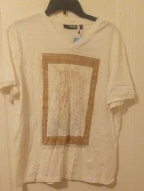 NWT Murano White V-Neck Tee with Brown Framed Graphic, men large slim fit